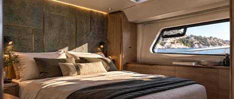 Revêtements décoratifs pour yachts : cuir marin, liège naturel et bois décoratif. ARTENDÉCO pour vos projets d'aménagement nautique et de refit.